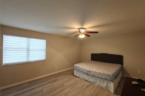 Condo in Miami, Florida, 2 bedrooms  № 1939131 - photo 9