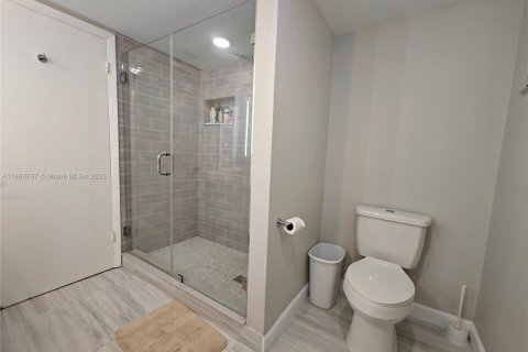 Condo in Miami, Florida, 2 bedrooms  № 1939131 - photo 10