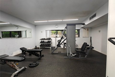 Condo in Miami, Florida, 2 bedrooms  № 1939131 - photo 25