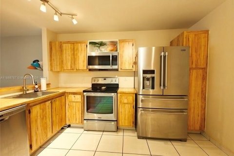 Condo in Miami, Florida, 2 bedrooms  № 1939131 - photo 15