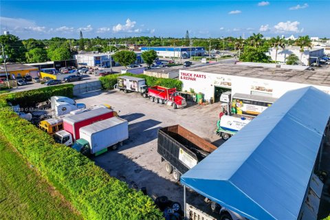 Commercial property in Homestead, Florida № 1924716 - photo 1
