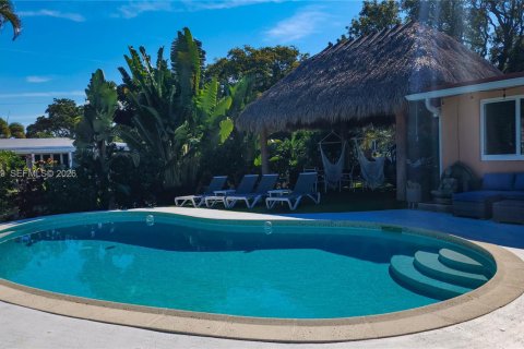 House in Oakland Park, Florida 3 bedrooms, 152.45 sq.m. № 2003641 - photo 2