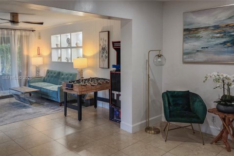 House in Oakland Park, Florida 3 bedrooms, 152.45 sq.m. № 2003641 - photo 16