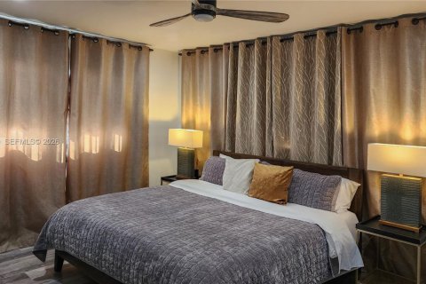 House in Oakland Park, Florida 3 bedrooms, 152.45 sq.m. № 2003641 - photo 23