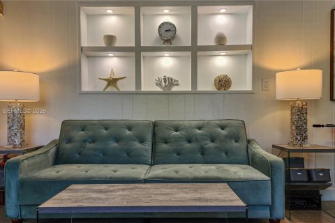 House in Oakland Park, Florida 3 bedrooms, 152.45 sq.m. № 2003641 - photo 21