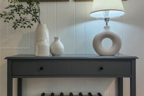 House in Oakland Park, Florida 3 bedrooms, 152.45 sq.m. № 2003641 - photo 19