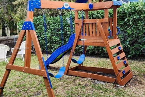 House in Oakland Park, Florida 3 bedrooms, 152.45 sq.m. № 2003641 - photo 28