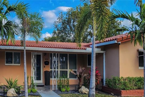 House in Oakland Park, Florida 3 bedrooms, 152.45 sq.m. № 2003641 - photo 7