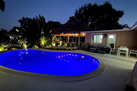 House in Oakland Park, Florida 3 bedrooms, 152.45 sq.m. № 2003641 - photo 30