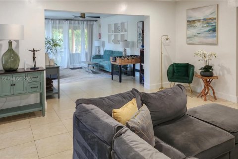 House in Oakland Park, Florida 3 bedrooms, 152.45 sq.m. № 2003641 - photo 14