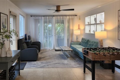 House in Oakland Park, Florida 3 bedrooms, 152.45 sq.m. № 2003641 - photo 17