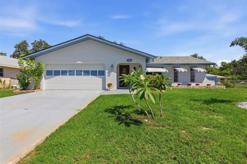 House in Port Charlotte, Florida 2 bedrooms, 127.28 sq.m. № 2199874 - photo 5