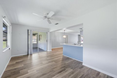 House in Port Charlotte, Florida 2 bedrooms, 127.28 sq.m. № 2199874 - photo 19
