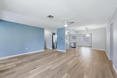 House in Port Charlotte, Florida 2 bedrooms, 127.28 sq.m. № 2199874 - photo 12
