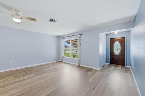 House in Port Charlotte, Florida 2 bedrooms, 127.28 sq.m. № 2199874 - photo 10