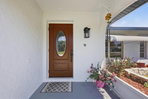 House in Port Charlotte, Florida 2 bedrooms, 127.28 sq.m. № 2199874 - photo 7