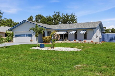 House in Port Charlotte, Florida 2 bedrooms, 127.28 sq.m. № 2199874 - photo 3