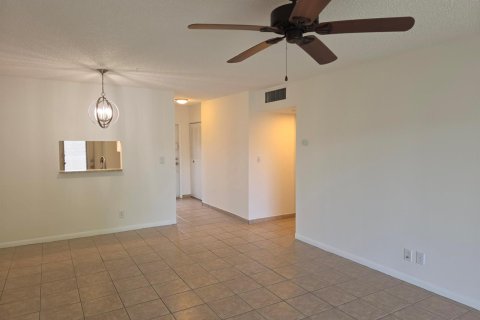 Condominio en venta en Lauderdale Lakes, Florida, 2 dormitorios, 87.7 m2 № 2146181 - foto 20
