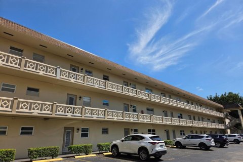 Condominio en Lauderdale Lakes, Florida, 2 dormitorios  № 2146181