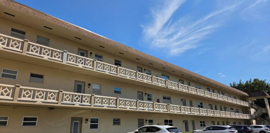 Condominio en Lauderdale Lakes, Florida, 2 dormitorios № 2146181