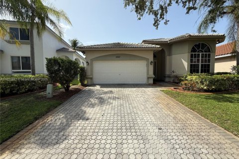 House in Coral Springs, Florida 4 bedrooms, 201.78 sq.m. № 1779291 - photo 3