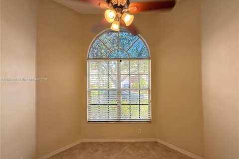 House in Coral Springs, Florida 4 bedrooms, 201.78 sq.m. № 1779291 - photo 6