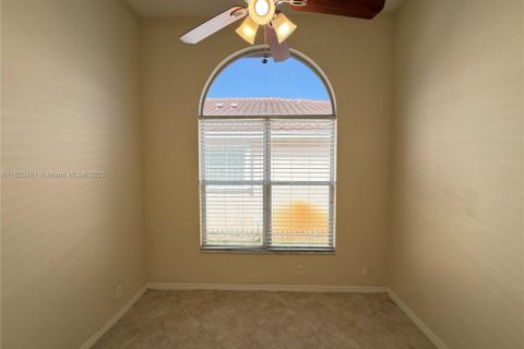 House in Coral Springs, Florida 4 bedrooms, 201.78 sq.m. № 1779291 - photo 12
