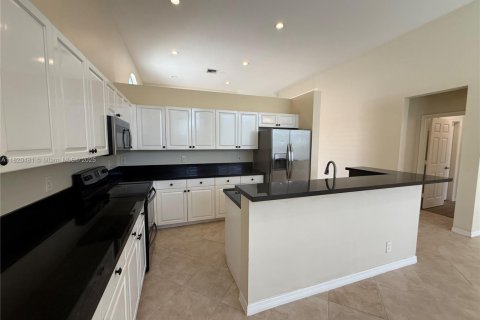 House in Coral Springs, Florida 4 bedrooms, 201.78 sq.m. № 1779291 - photo 23