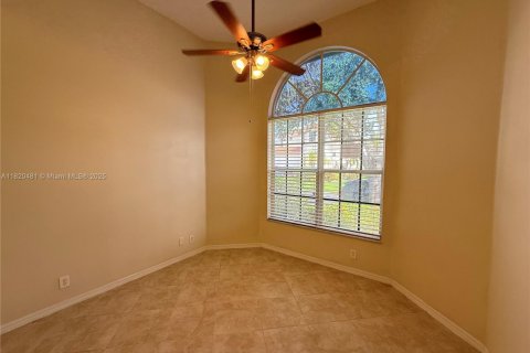 House in Coral Springs, Florida 4 bedrooms, 201.78 sq.m. № 1779291 - photo 8