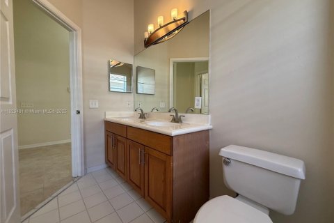 House in Coral Springs, Florida 4 bedrooms, 201.78 sq.m. № 1779291 - photo 10