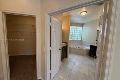House in Coral Springs, Florida 4 bedrooms, 201.78 sq.m. № 1779291 - photo 29