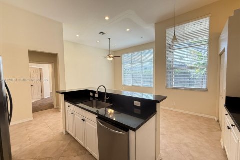 House in Coral Springs, Florida 4 bedrooms, 201.78 sq.m. № 1779291 - photo 25