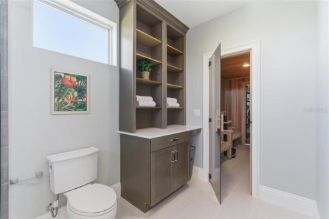House in Orlando, Florida 5 bedrooms, 551.19 sq.m. № 2224330 - photo 21