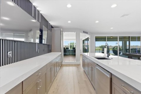House in Orlando, Florida 5 bedrooms, 551.19 sq.m. № 2224330 - photo 28