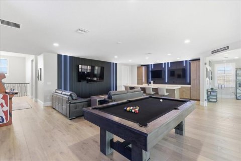 House in Orlando, Florida 5 bedrooms, 551.19 sq.m. № 2224330 - photo 25