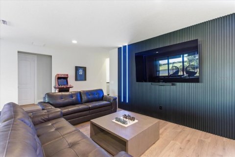 House in Orlando, Florida 5 bedrooms, 551.19 sq.m. № 2224330 - photo 29