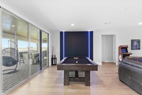 House in Orlando, Florida 5 bedrooms, 551.19 sq.m. № 2224330 - photo 30