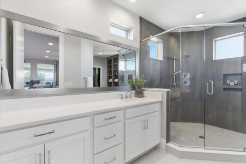 House in Orlando, Florida 5 bedrooms, 551.19 sq.m. № 2224330 - photo 19