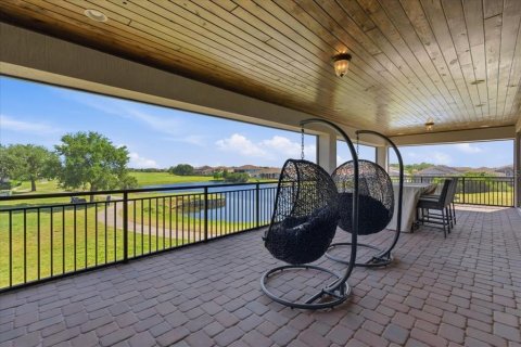 House in Orlando, Florida 5 bedrooms, 551.19 sq.m. № 2224330 - photo 8