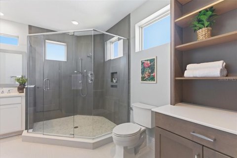House in Orlando, Florida 5 bedrooms, 551.19 sq.m. № 2224330 - photo 20