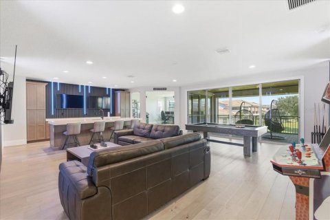 House in Orlando, Florida 5 bedrooms, 551.19 sq.m. № 2224330 - photo 7