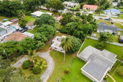 Купить виллу или дом в Майами, Флорида 3 спальни, 126.35м2, № 1949359 - фото 1