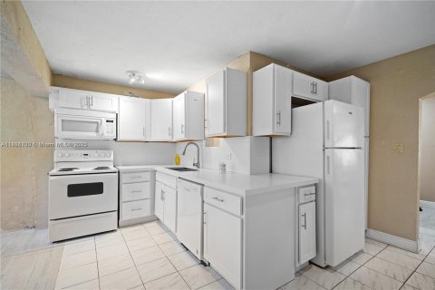 Купить виллу или дом в Майами, Флорида 3 спальни, 126.35м2, № 1949359 - фото 17