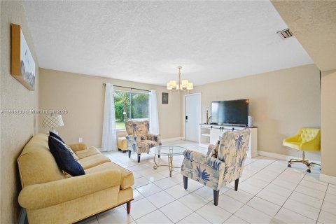 Купить виллу или дом в Майами, Флорида 3 спальни, 126.35м2, № 1949359 - фото 14