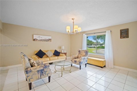 Купить виллу или дом в Майами, Флорида 3 спальни, 126.35м2, № 1949359 - фото 10