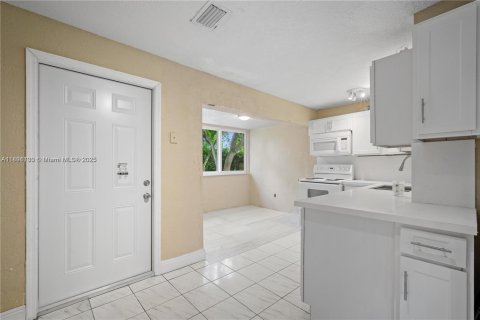 Купить виллу или дом в Майами, Флорида 3 спальни, 126.35м2, № 1949359 - фото 16