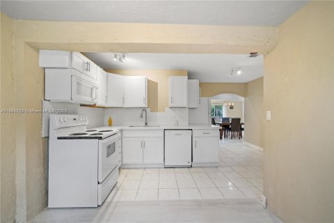 Купить виллу или дом в Майами, Флорида 3 спальни, 126.35м2, № 1949359 - фото 18