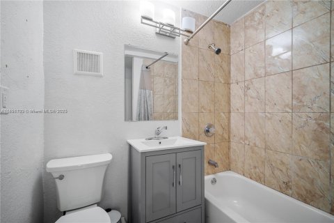 Купить виллу или дом в Майами, Флорида 3 спальни, 126.35м2, № 1949359 - фото 22