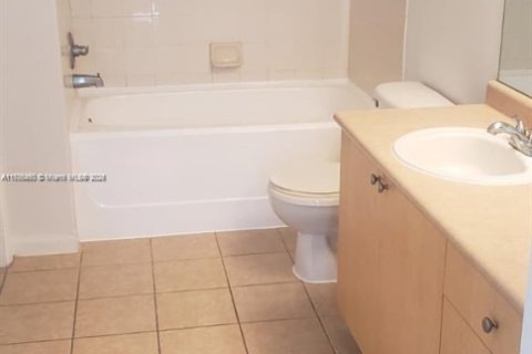 Купить кондоминиум в Холливуд, Флорида 1 комната, 93.09м2, № 1638755 - фото 9