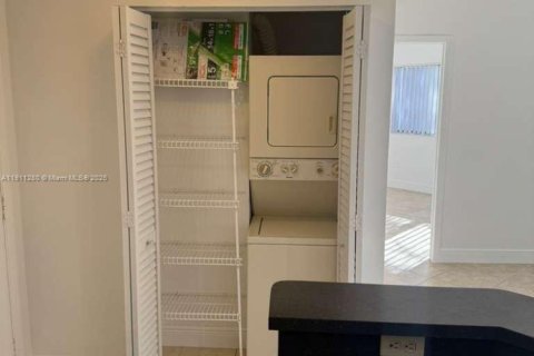 Condominio en alquiler en Fort Lauderdale, Florida, 2 dormitorios, 79.71 m2 № 1969636 - foto 11